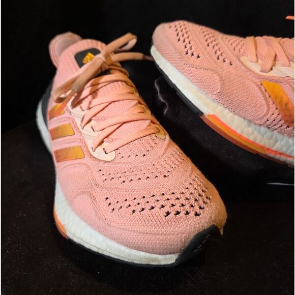 Adidas Ultra Boost Women 9.5 - Picture 2 of 8
